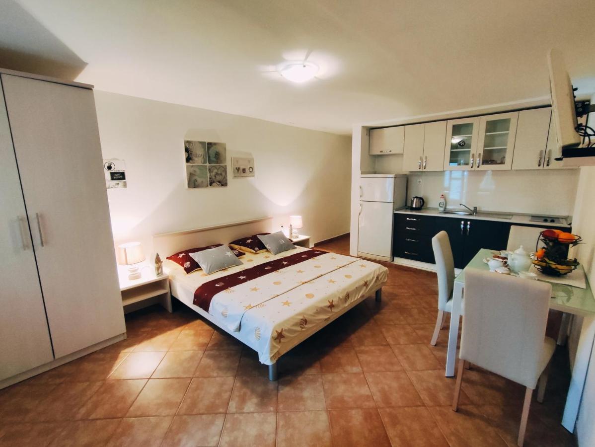 Apartmani Nada Mustapic Brela Exterior photo